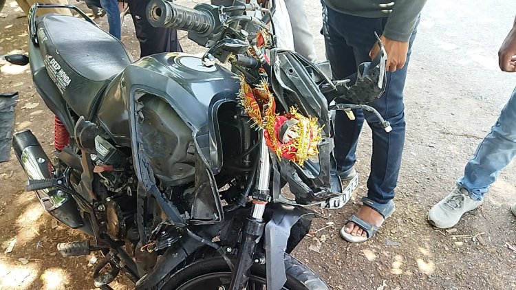 अज्ञात वाहन की टक्कर से डी -फार्मा के छात्र की हुई दर्दनाक मौत