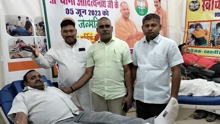 सीएम के जन्मदिन मनिहारी के प्रधान संघ अध्यक्ष अंशू सिंह ने किया रक्तदान