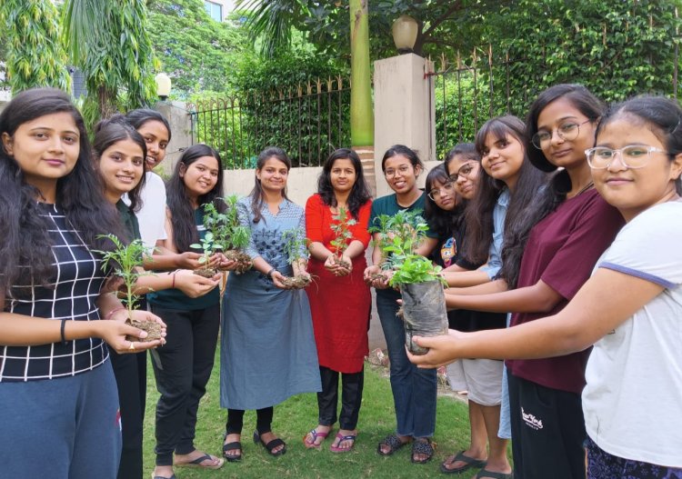 आईएमएस में पर्यावरण दिवस पर तुलसी के पौधे का हुआ वितरण