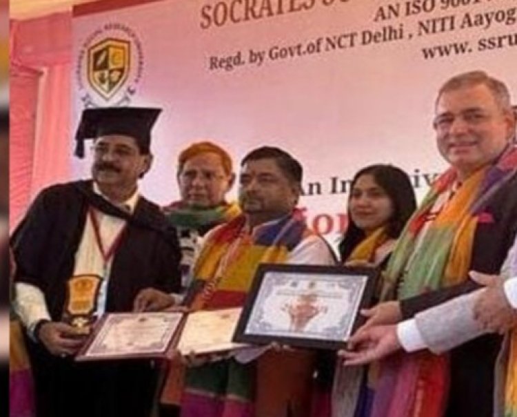 सामाजिक कार्यों के लिए अशोक श्रीवास्तव डाक्टरेट की मानद उपाधि से विभूषित