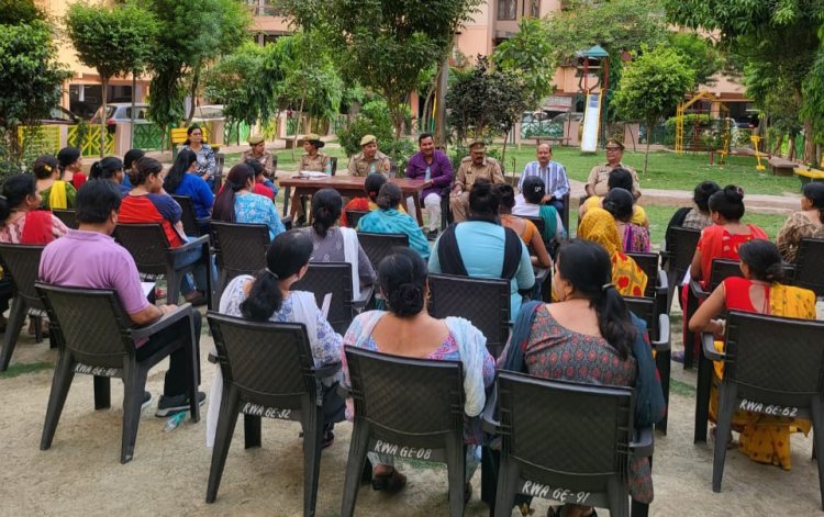 महिलाओं को सिखाये सुरक्षा के गुर