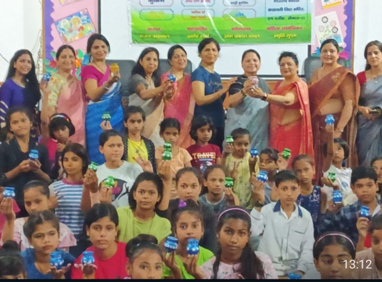 झुग्गी झोपड़ी में रहने वाले बच्चों के लिए समर कैंप का आयोजित