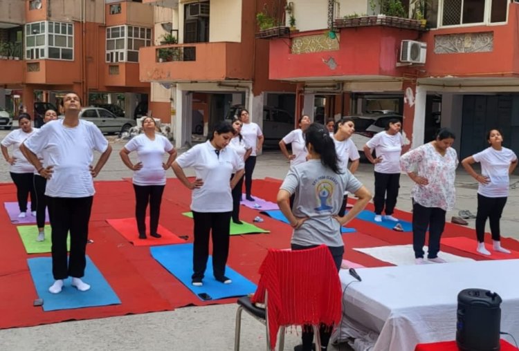 अंतरराष्ट्रीय योग दिवस पर गुलमोहर एनक्लेव में हुआ योगाभ्यास