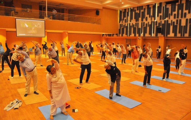 एमिटी विश्वविद्यालय में मनाया गया अंर्तराष्ट्रीय योग दिवस