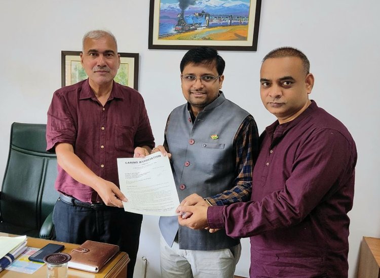 रेलवे बोर्ड के डायरेक्टर से मिले केयरिंग एसोसिएशन इंडिया के पदाधिकारी