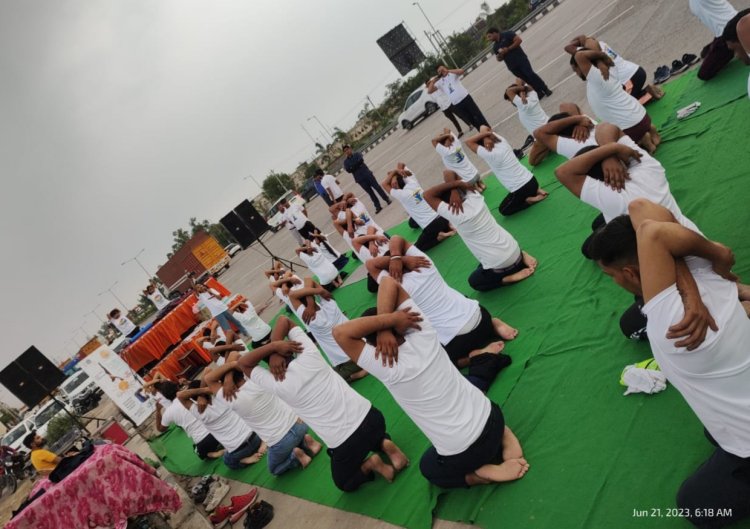 एनएचएआई  अधिकारियों और कर्मचारियों ने एनएच 44 पर मनाया अंतरराष्ट्रीय योग दिवस