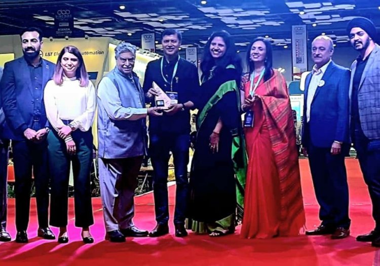 IIID डिजाइन एक्सीलेंस अवार्ड से सम्मानित हुए आर्किटेक्ट डॉ हरीश त्रिपाठी व इंटीरियर डिजाइनर ज्योति त्रिपाठी