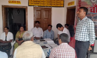 ग्राम चौपाल में नहीं पहुंचें क्षेत्रीय लेखपाल, बीडीओ ने सुना समस्या