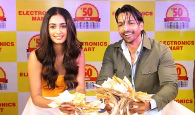 अभिनेता हर्षवर्द्धन राणे व सिनी शेट्टी ने इलेक्ट्रॉनिक्स मार्ट के लकी ड्रा के विजेताओं को 50 लाख के पुरस्कार बांटे