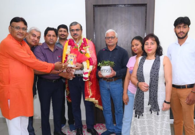 जीवन से प्यार करना और शरीर को सेहतमंद बनाए रखना एक चिकित्सक ही सिखा सकता है - बीके शर्मा 