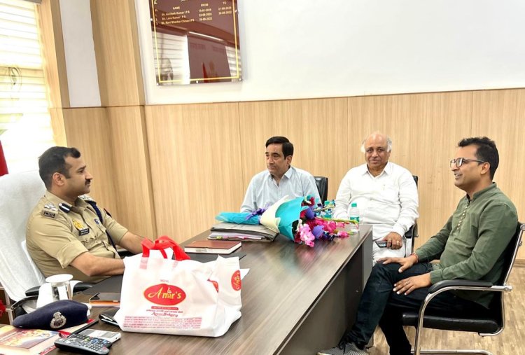 उ.प्र. युवा व्यापार मंडल की टीम ने नव नियुक्त अपर आयुक्त आनंद कुलकर्णी से शिष्टाचार भेंट