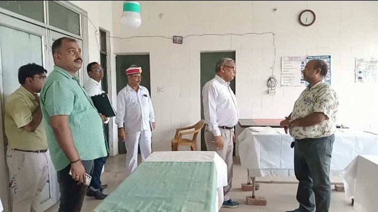 एक्सन में सीएमओ पहुंचे  बिरनो सीएचसी , अनुपस्थित मिले कर्मचारी