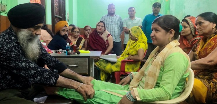 सैकड़ों लोगों ने उठाया निःशुल्क एक्यूप्रेशर व फिजियोथेरेपी कैम्प का लाभ