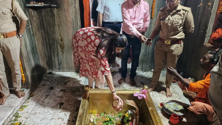 महाहर धाम पहुंचे डीएम एसपी ने  किया पूजन दर्शन 