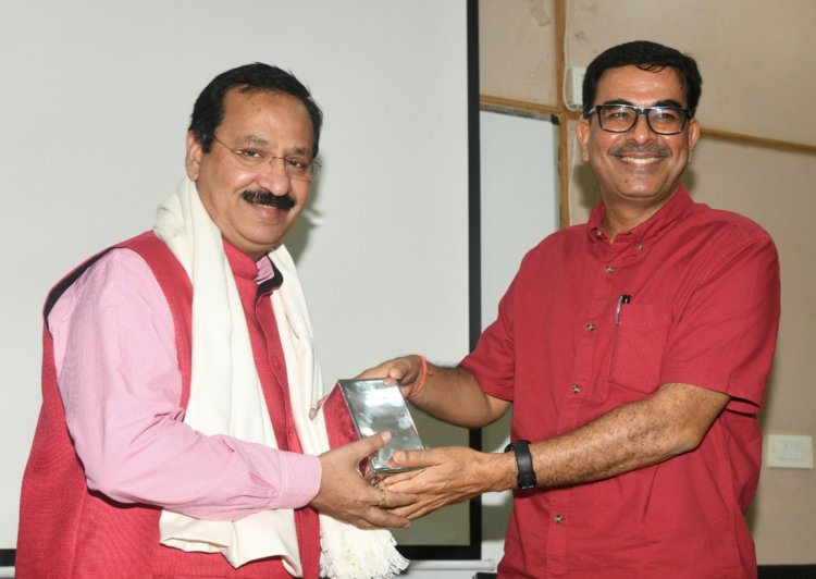 आईआईएमसी के विद्यार्थियों के बिना अधूरी है भारतीय पत्रकारिता : प्रो. द्विवेदी