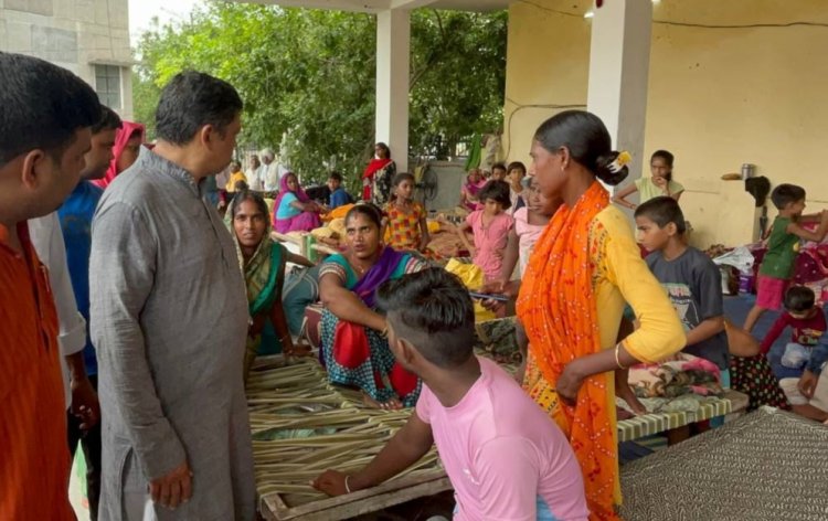 भाजपा प्रवक्ता गोपाल कृष्ण अग्रवाल ने नोएडा में बाढ़ से प्रभावित क्षेत्रों की समीक्षा की