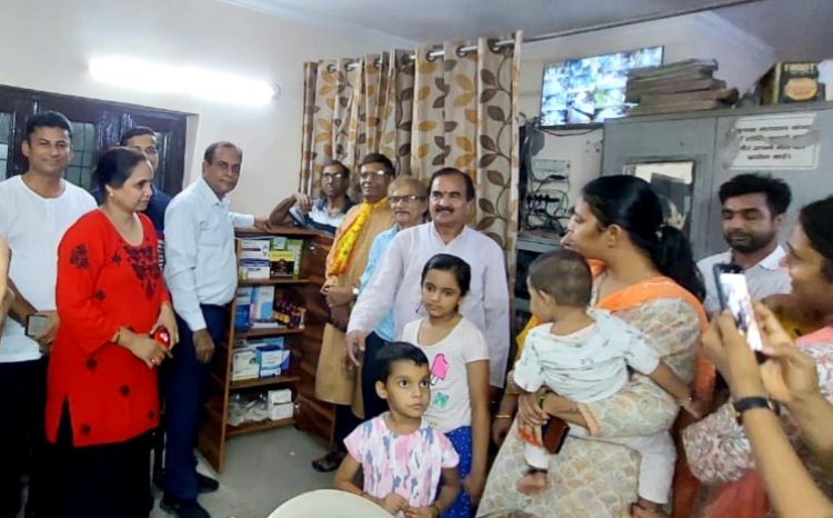 आरडब्ल्यूए 62 रजत विहार ऑफिस में दवाइयों के साथ हेल्थ पॉइंट का हुआ उद्घाटन