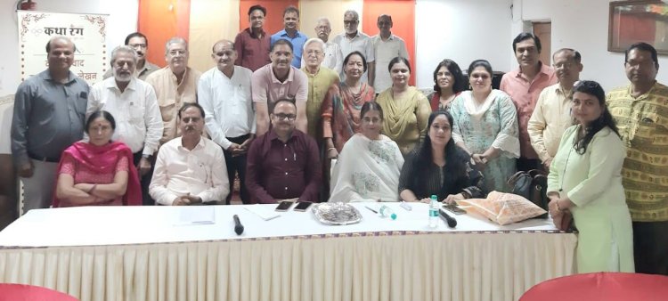 नए रचनाकार परिवेश के दबाव से मुक्त हो करें लेखन : रवि कुमार सिंह