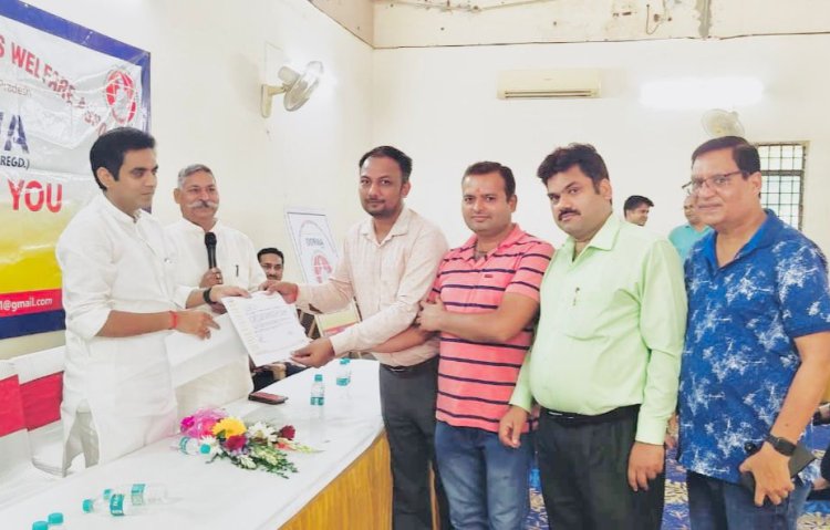 ग्रेटर नॉएडा वेस्ट में इलेक्ट्रॉनिक बसों को प्रारम्भ करवाने हेतु संस्था ने विधायक को दिया ज्ञापन