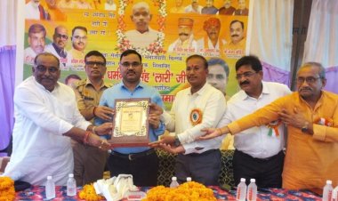 माटी के लाल का सम्मान समारोह में देवरिया गौरव सम्मान से सम्मानित हुए डॉ.सौरभ मालवीय