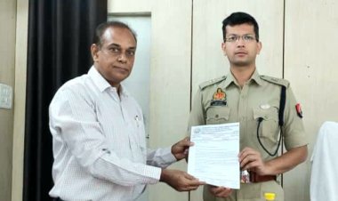 सोसाइटी की सुरक्षा व्यवस्था संबंध में शक्ति अवस्थी से की मुलाकात