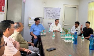 सेक्टर 82 में चाय पे चर्चा में पहुंचे फोनरवा अध्यक्ष योगेंद्र शर्मा, सुनी सेक्टर की समस्याएं