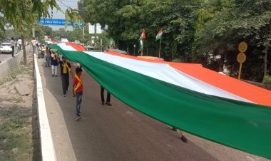 भारतीय सेन समाज ने निकाली 131 मीटर लंबी तिरंगा यात्रा , वीर शहीदों को किया याद