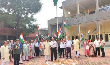 आरडब्लूए 53 ने 77वें स्वतंत्रता दिवस पर किया ध्वजारोहण