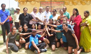 12वीं मेजर ध्यान चंद क्रॉस कंट्री रेस का किताब गर्ल्स कैटेगरी में महामाया बालिका इंटर कॉलेज एवं विश्व भारती पब्लिक स्कूल ने जीता