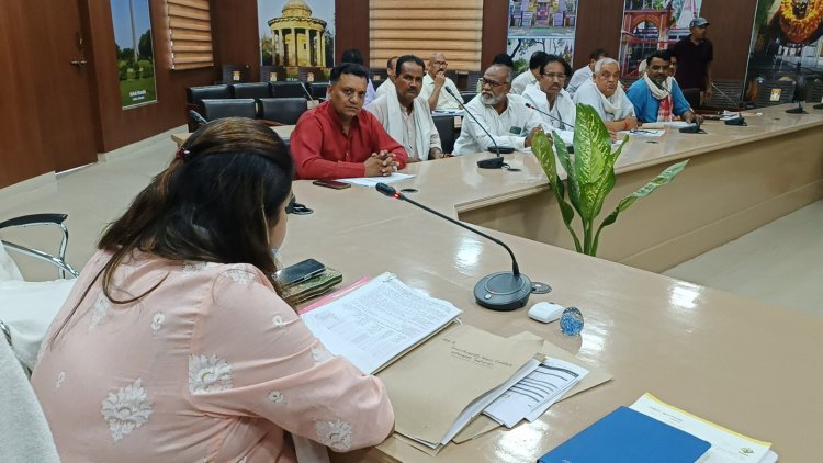 डीएम और राजनैतिक दलों के पदाधिकारियों के साथ हुई बैठक सम्पन्न 
