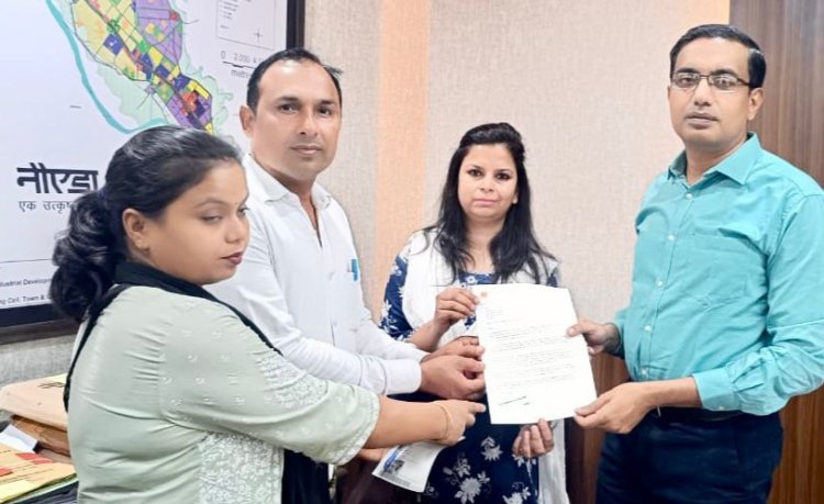 उत्तर प्रदेश में लिफ्ट एक्ट को लागू कराने के लिए दिया ज्ञापन।