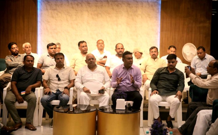 सदरपुर गांव में नोएडा के गांव के किसानों ने की पंचायत 