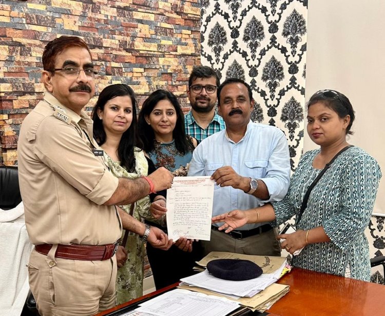 बढ़ते हुए अपराधों एवं लूटपाट की धटनाओ की रोकथाम के लिए एडीसीपी अरविंद सिंह से मिले गौतम बुद्ध नगर विकास समिति के सदस्य