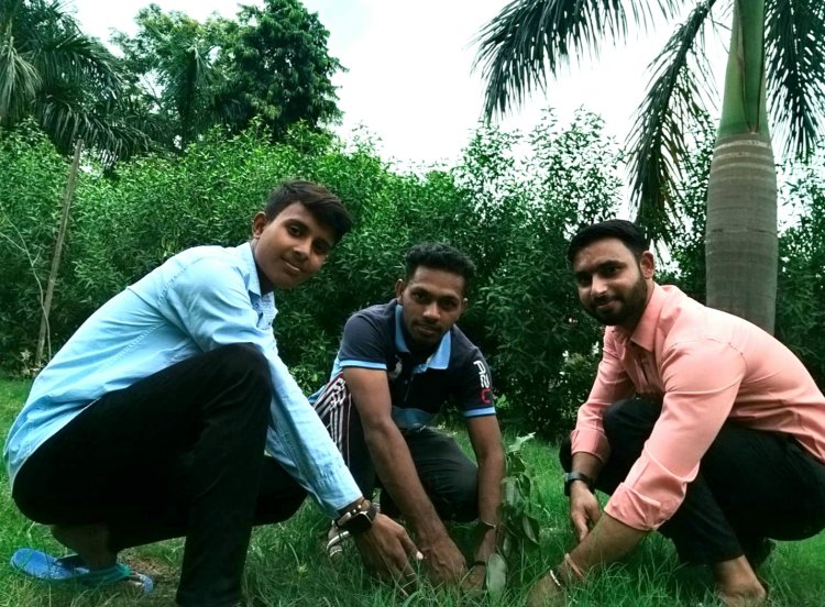 77वे स्वतंत्रता दिवस पर शहीदो की याद में किया पौधारोपण