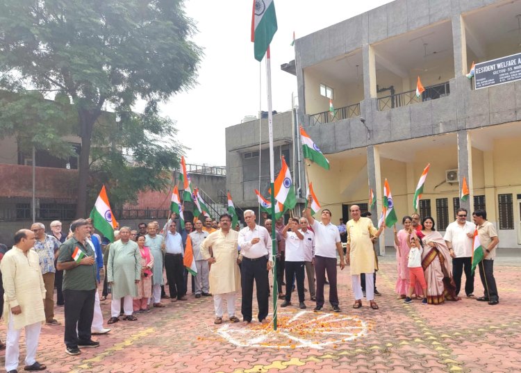 आरडब्लूए 53 ने 77वें स्वतंत्रता दिवस पर किया ध्वजारोहण