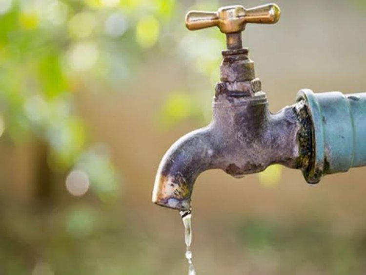 चाँद पर पानी पर नॉएडा के गाँवों में नहीं - नोवरा 