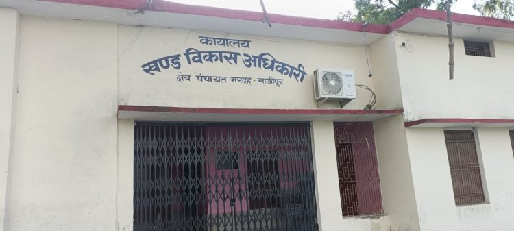 मरदह ब्लॉक चढा भ्रष्टाचार की भेंट रिश्वत मांगते का वीडियो हुआ वायरल