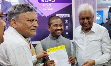 इंडिया इंटरनेशनल ऑप्टिक्स फेयर के तीसरे और अंतिम दिन पहूँचे कैबिनेट मंत्री नंद गोपाल गुप्ता नंदी