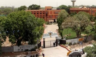 दिल्ली यूनिवर्सिटी (डीयू) के वेंकटेश्वर कॉलेज में पिछले दिनों हुई धर्म के नाम पर अभद्र टिप्पणी