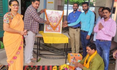विश्वकर्मा जयंती पर गुलमोहर एनक्लेव में हुई यंत्रों की पूजा