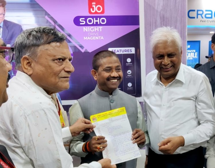 इंडिया इंटरनेशनल ऑप्टिक्स फेयर के तीसरे और अंतिम दिन पहूँचे कैबिनेट मंत्री नंद गोपाल गुप्ता नंदी