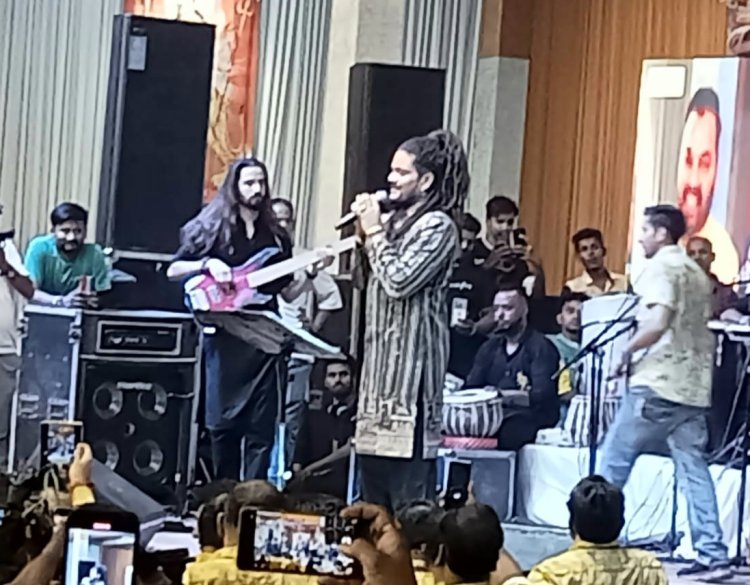 हंसराज रघुवंशी के भजनों पर झूमें दर्शक