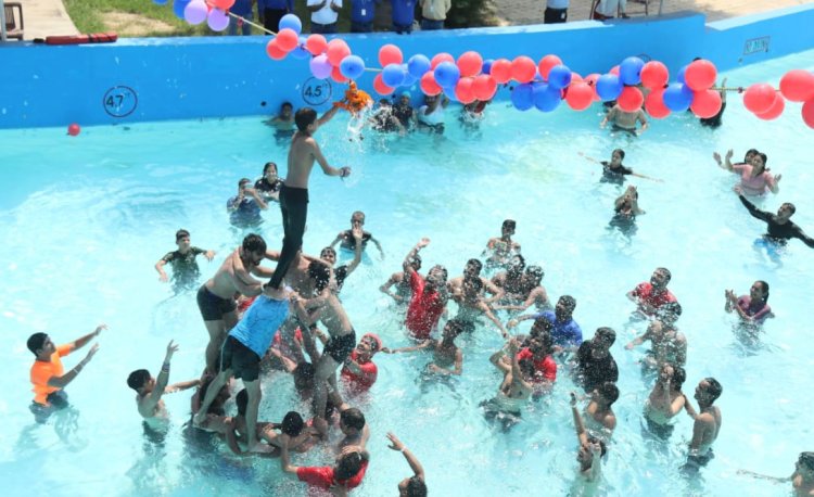 वर्ल्डस ऑफ वंडर वाटर पार्क में हुआ दही हांडी का आयोजन