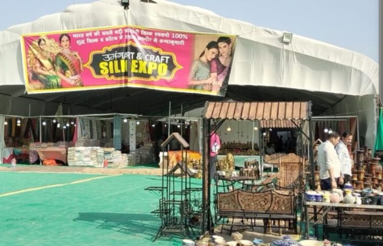 नोएडा स्टेडियम में लगी सिल्क एक्सपो रो रहे हैं आए दुकानदार