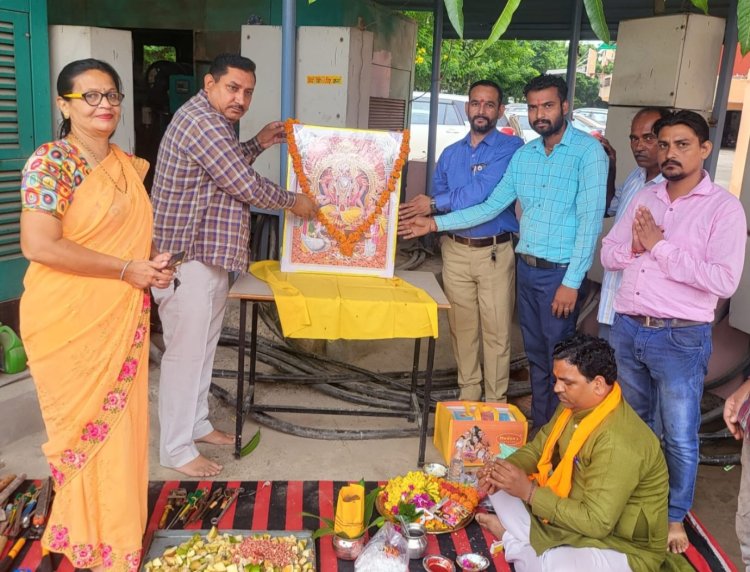 विश्वकर्मा जयंती पर गुलमोहर एनक्लेव में हुई यंत्रों की पूजा