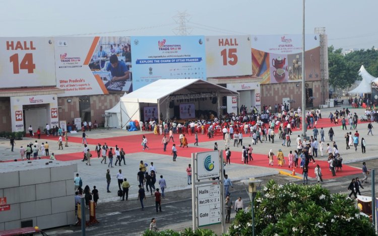 यूपी के व्यापारियों से खरीदारी के लिए इंडिया एक्सपो सेंटर एंड मार्ट में 500 से अधिक विदेशी खरीदारों की भीड़