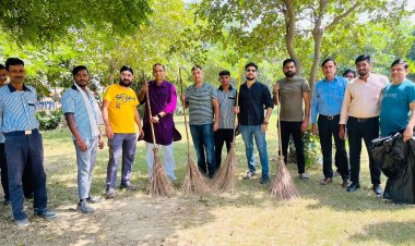 गांधी जयंती के अवसर पर पैरामाउंट इमोशंस सोसाइटी ने चलाया सफाई अभियान