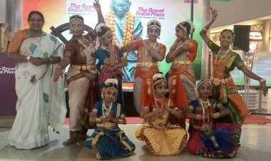 गांधी जयंती की पूर्व संध्या पर जीआईपी मॉल में हुआ सांस्कृतिक कार्यक्रम