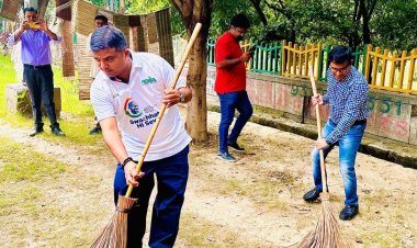 एक घंटे श्रमदान कर बापू को अर्पित की 'स्वच्छांजलि'