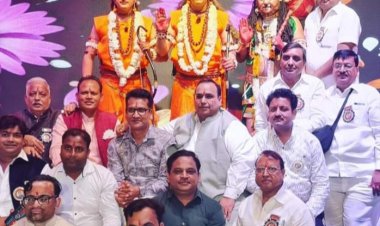 नव श्री केशव रामलीला कमेटी द्वारा आयोजित डांडिया नाईट में देर रात तक झूमी महिलाएं व बच्चे